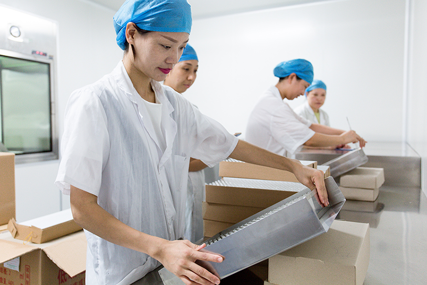 9.排瓶女工们.jpg 9.排瓶女工们.jpg